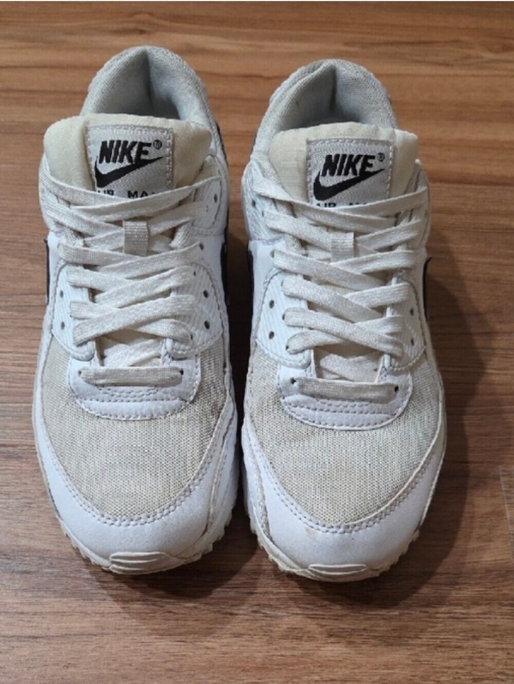 Nike White and Black Air Max 90 Low-Top Sneakers White 8.5 - Picture 2 of 6